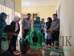 Ketua Dekranasda Provinsi Gorontalo apresiasi lukisan karya napi Lapas Pohuwato