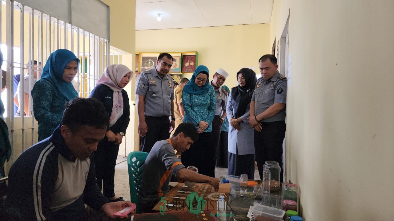 Ketua Dekranasda Provinsi Gorontalo apresiasi lukisan karya napi Lapas Pohuwato