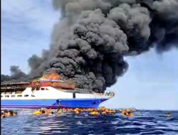 Asap tebal dan kepanikan: KM Barcelona Terbakar di perairan Sulut