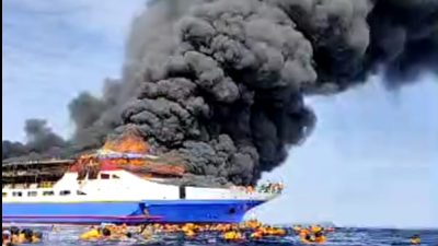 Asap tebal dan kepanikan: KM Barcelona Terbakar di perairan Sulut