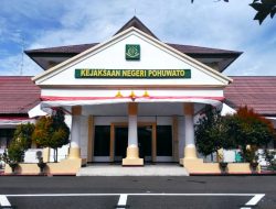 Kejari Marisa Tahan Tiga Tersangka Korupsi Dana Hibah LPTQ Pohuwato Rp 1,6 Miliar