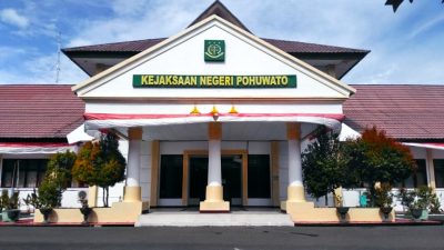Kejari Marisa Tahan Tiga Tersangka Korupsi Dana Hibah LPTQ Pohuwato Rp 1,6 Miliar