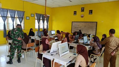 Anggota Staf Teritorial Kodim 1313/Pohuwato Dampingi Pemeriksaan Psikologi KKRI 2026 di SMK Negeri 1 Duhiadaa