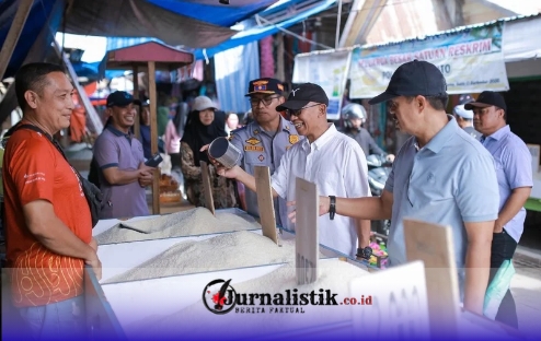 Wabup, Iwan Adam, SH bersama Dinas terkait melakukan Sidak Pasar.