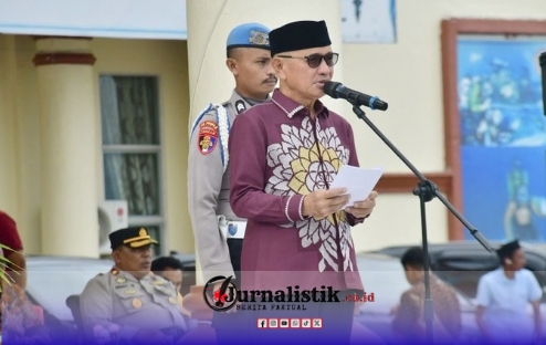 Bupati Pohuwato, Saipul A. Mbuinga Bertindak. Selaku Inspektur Upacara.