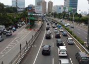 Lalu Lintas Tol Jakarta Pagi Ini Beragam: Lancar, Padat, hingga Contraflow