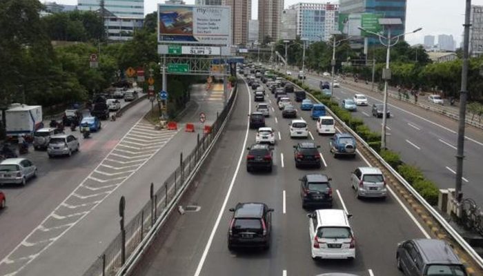Lalu Lintas Tol Jakarta Pagi Ini Beragam: Lancar, Padat, hingga Contraflow