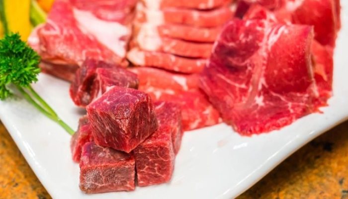 4 Cara Menghilangkan Bau Prengus Daging Kambing di Tangan
