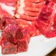 4 Cara Menghilangkan Bau Prengus Daging Kambing di Tangan