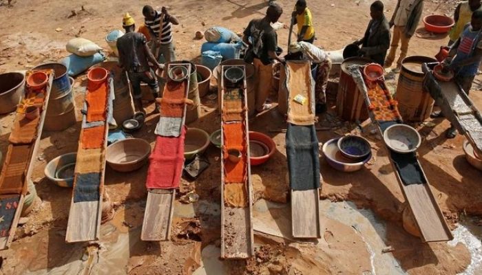 Tambang emas ilegal di Angola ambruk, 28 penambang tewas