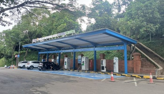Long Weekend dengan Mobil Listrik, Cek Daftar SPKLU di Tol Trans Jawa