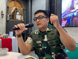 TNI Melimpahkan Tersangka Sipil DS Terkait Kasus Penembakan Pratu FAA ke Polrestabes Palembang