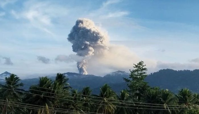 Gunung Dukono Erupsi Pagi Ini, Kolom Abu Mencapai 600 Meter