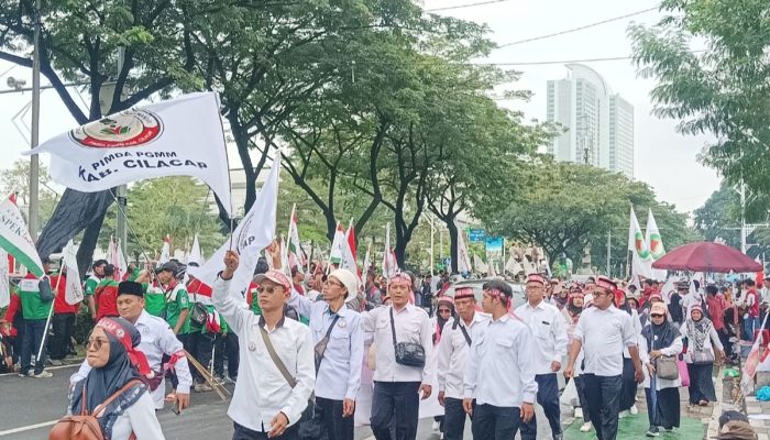 Guru Honorer Madrasah Gelar Aksi di Depan DPR, Tuntut Perubahan UU ASN
