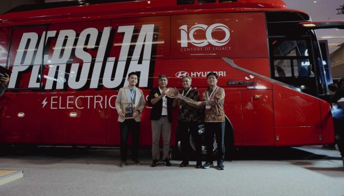 Persija Jakarta Jadi Klub Indonesia Pertama yang Punya Bus Listrik