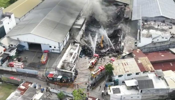 Api di Gudang Plastik Jakbar Belum Padam 4 Hari, Ini Penyebabnya
