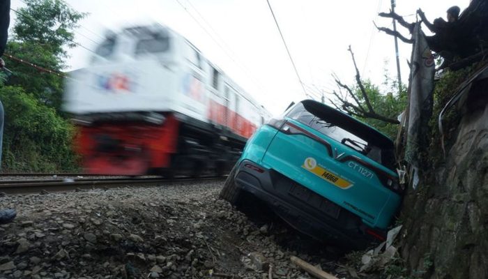Satlantas Bekasi Kota Tegaskan Tangani Kecelakaan Taksi Green SM-KRL di Pelintasan Ampera