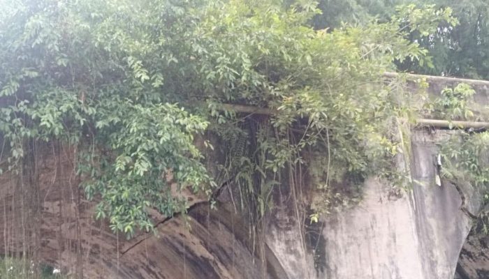 Retakan Besar di Jembatan Sitangkai–Tanjung Ampalu, Akses Tanah Datar–Sijunjung Ditutup Total