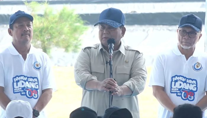 Prabowo Perkenalkan Danantara ke Warga Desa, Ingatkan Uang Rakyat Tak Bocor