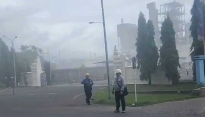 Warga Cilegon Mengeluhkan Mata Perih Usai Dugaan Ledakan Pabrik Kimia