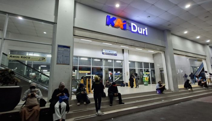 Stasiun Duri Sesak Saat Gangguan KRL, Penumpang Desak KAI Revitalisasi