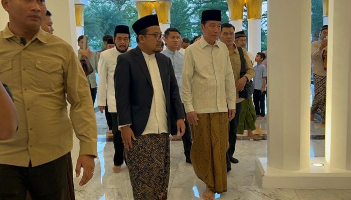 Jokowi dan Iriana Salat Idul Adha di Masjid Raya Sheikh Zayed Solo, Anwar Usman Ikut Hadir