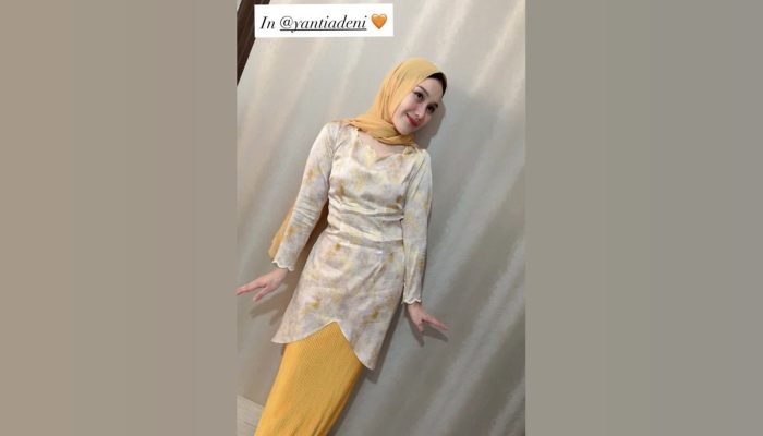 OOTD Idul Adha Ayu Ting Ting, Tampil Segar dan Elegan dengan Busana Kuning Mustard