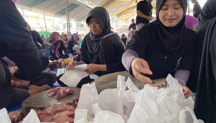 Aisyah, Gen Z Indramayu yang Sukarela Jadi Panitia Kurban: “Enggak Jijik”
