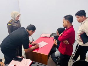 Ditreskrimum Polda Gorontalo Limpahkan Tersangka Kasus Dugaan Penipuan Dan Penggelapan ke Kejaksaan