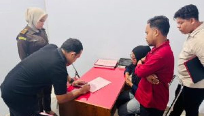 Ditreskrimum Polda Gorontalo Serahkan Tersangka Kasus Penipuan dan Penggelapan ke Kejaksaan