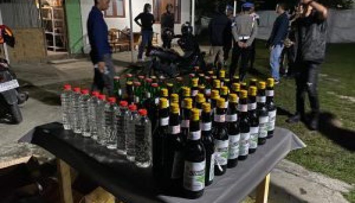 Brimob Gorontalo Dukung Operasi Pekat Otanaha, Puluhan Botol Miras Diamankan