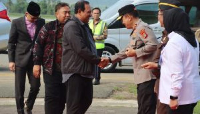 Kapolda Gorontalo Sambut Langsung Komisi III DPR RI di VIP Bandara Lama Djalaludin
