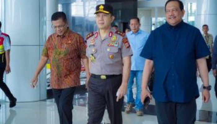 Kapolda Gorontalo Antar Kepulangan Anggota Komisi III DPR RI di Bandara Djalaludin