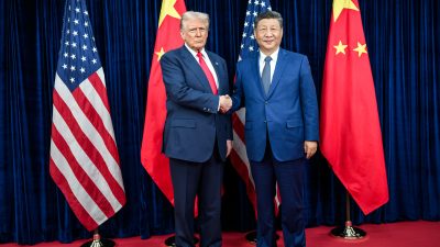 BREAKING NEWS: Xi Jinping dan Donald Trump Tampil Akrab di Zhongnanhai, Picu Spekulasi Baru AS-China