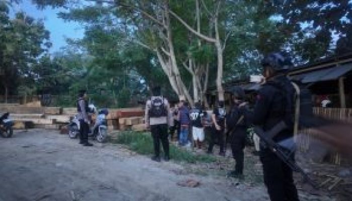Operasi Pekat, Polisi Tangkap Pelaku Judi Kartu di Lokasi Pengrajin Kayu