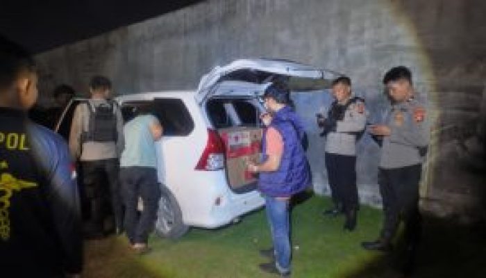 Operasi Pekat Temukan Ratusan Botol Miras di Mobil Tanpa Pemilik