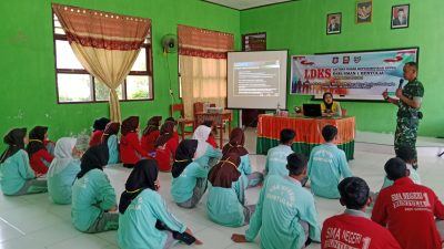Kodim 1313/Pohuwato Berikan Materi LDKS dan Sosialisasi Penerimaan TNI AD di SMAN 1 Buntulia