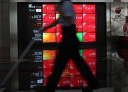 Rupiah Menyentuh Rekor Terlemah, Saham Bank Kompak Melemah