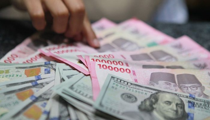 Rupiah Nyaris Rp17.900 per US$, Industri Masuk Survival Mode