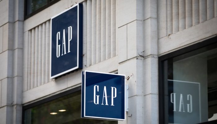 Gap Turunkan Target Penjualan, Saham Langsung Terperosok