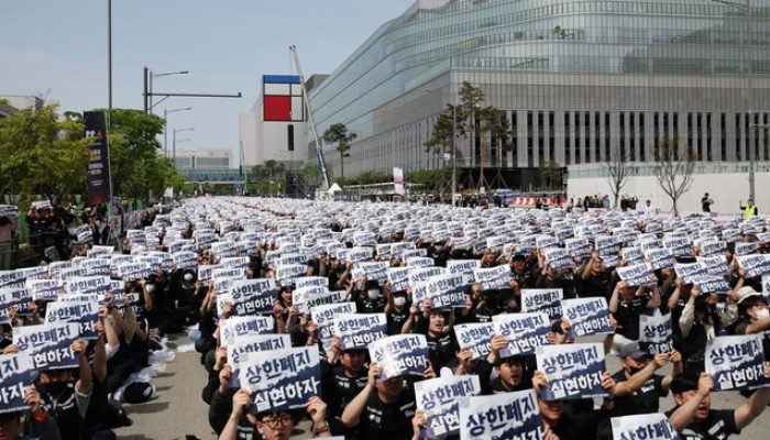 Konglomerat Menyerah, Kini Sesama Buruh Samsung Saling Bersitegang