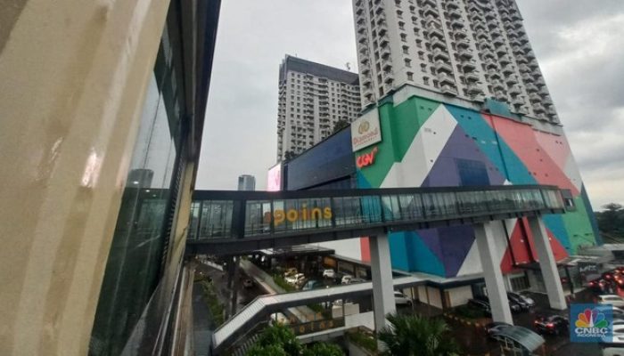 Kebakaran di Poins Square, Satu Korban Luka Bakar Dibawa ke RS