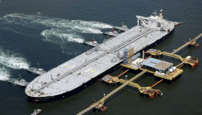 Tiga Tanker Tujuan China dan India Keluar dari Selat Hormuz dengan Transponder Dimatikan