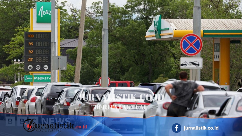 Fuel sales halted in occupied Crimea as Ukraine targets oil facilities