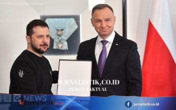 Zelensky mengembalikan penghargaan tertinggi Polandia setelah dicabut