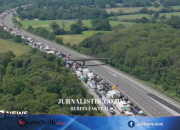 Emergency calls as traffic stranded on M25 in heat