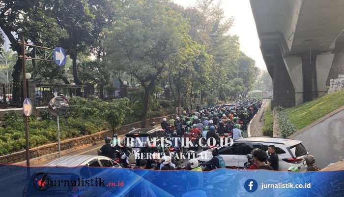Jalan Sudirman Macet Parah Sore Ini, Demo Mahasiswa dan Rombongan Presiden Jerman Melintas