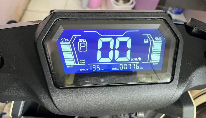 Mitos atau Fakta: Isi Baterai Motor Listrik hingga 100 Persen Bikin Cepat Rusak?