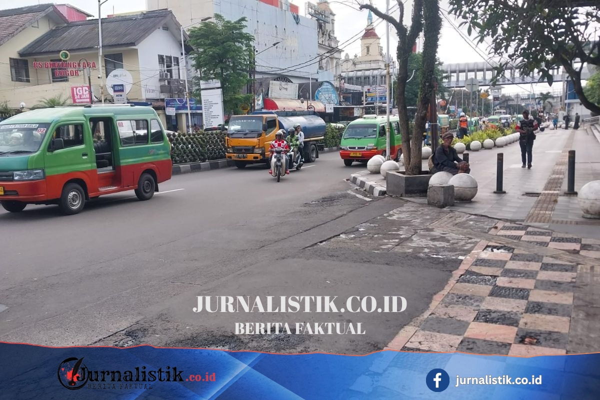 Angkot Tua di Persimpangan Nasib... News 17 Juni 2026