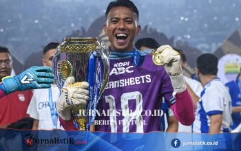 Yoo Jae-hoon Beri Ucapan untuk Kiper Persib Teja Paku Alam